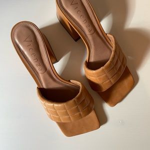Leather heeled Sandal